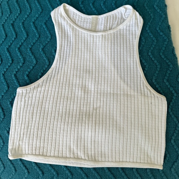 Cute White Crop - Picture 4 of 4